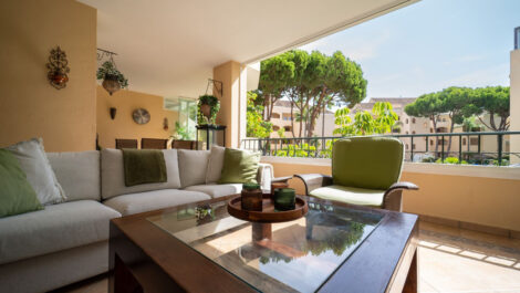 Apartamentos de 3 dormitorios en venta en Elviria – R5477959