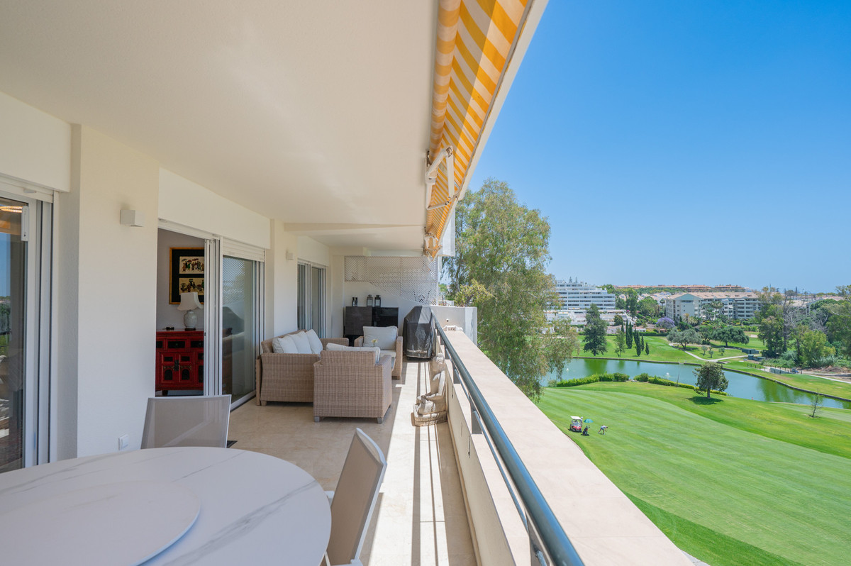Apartamentos de 4 dormitorios en venta en Guadalmina Alta – R5481061 Apartamentos de 4 dormitorios en venta en Guadalmina Alta – R5481061