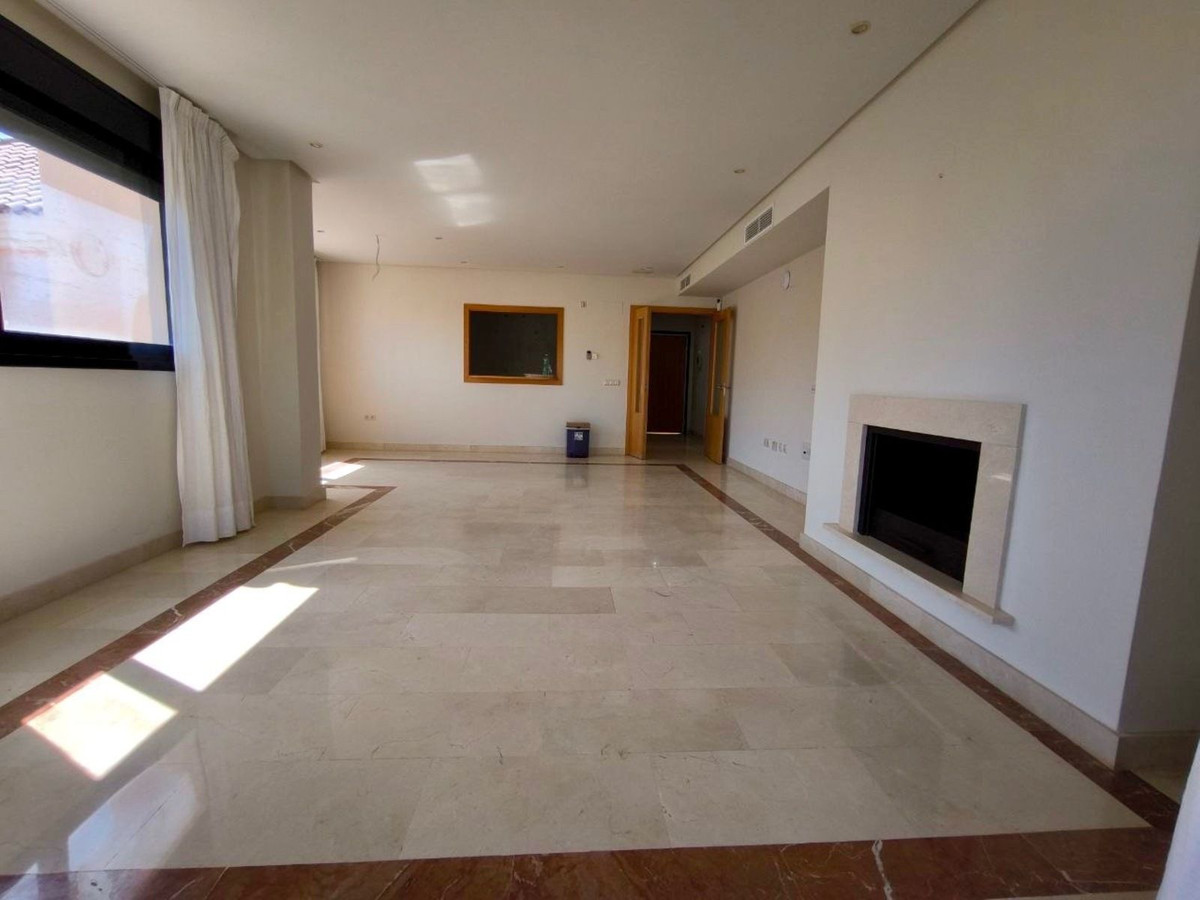 2 bedroom Penthouses for sale in Puerto Banús – R5400007 2 bedroom Penthouses for sale in Puerto Banús – R5400007