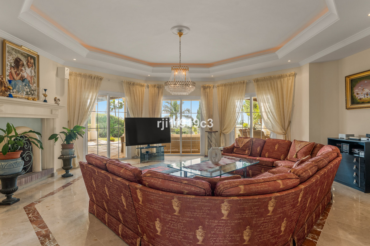 5 bedroom Villas for sale in Elviria – R5319091 5 bedroom Villas for sale in Elviria – R5319091