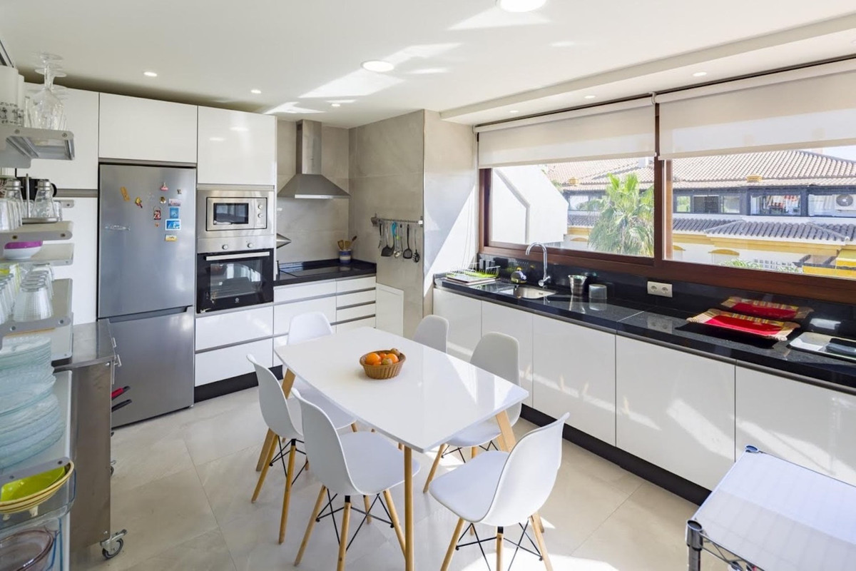 3 bedroom Penthouses for sale in Nueva Andalucía – R5440024 3 bedroom Penthouses for sale in Nueva Andalucía – R5440024