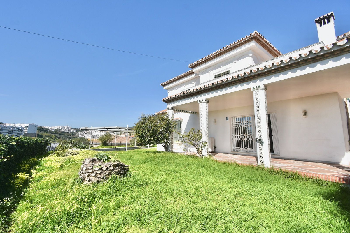 5 bedroom Villas for sale in La Cala de Mijas – R5315101 5 bedroom Villas for sale in La Cala de Mijas – R5315101