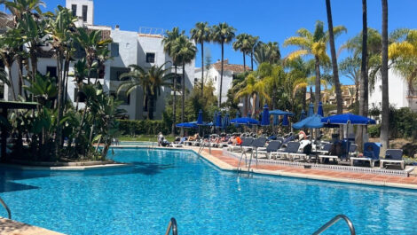 Apartamentos de 2 dormitorios en venta en Elviria – R5368165