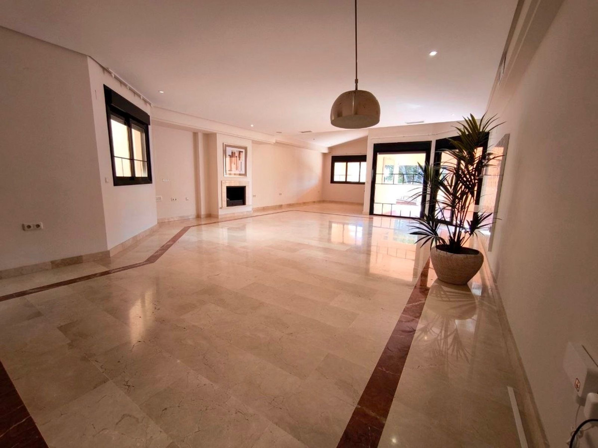 Aticos de 3 dormitorios en venta en Puerto Banús – R5402251 Aticos de 3 dormitorios en venta en Puerto Banús – R5402251