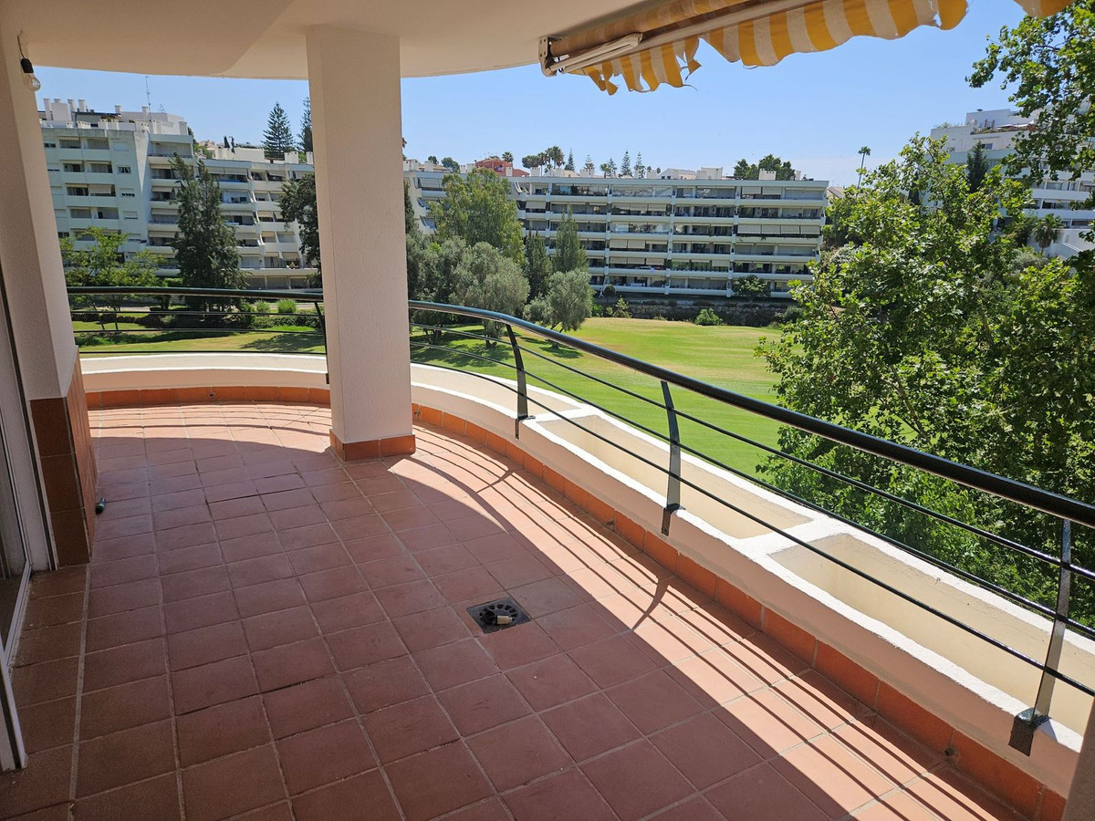 Apartamentos de 3 dormitorios en venta en Guadalmina Alta – R3765832 Apartamentos de 3 dormitorios en venta en Guadalmina Alta – R3765832