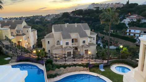 Apartamentos de 2 dormitorios en venta en Elviria – R5473567