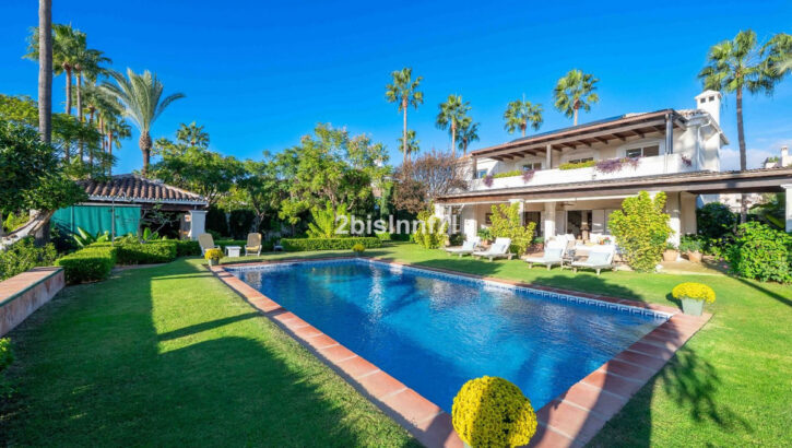 4 bedroom Villas for sale in Elviria – R5220157 4 bedroom Villas for sale in Elviria – R5220157 in